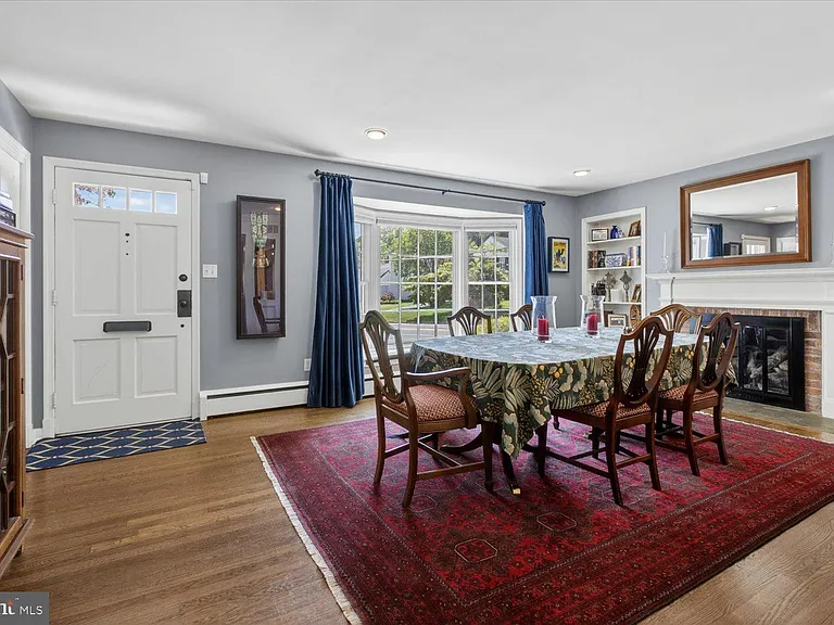 2212 Reddfield Dr — Photo 5