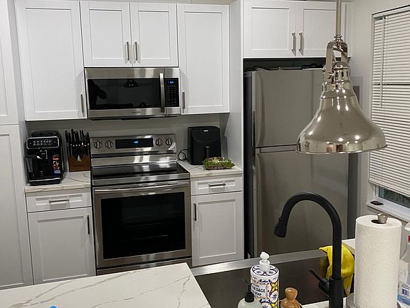 4th image of 109 E Plymouth St #B
