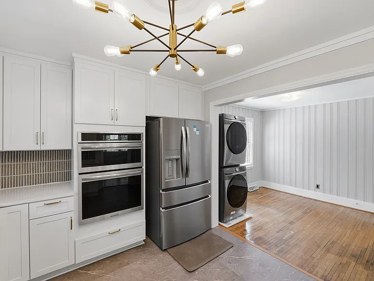 2214 Arnold Dr — Photo 2