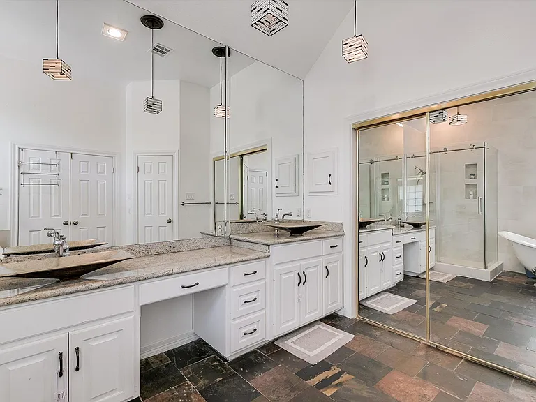 2404 Cliffs Edge Dr — Photo 13