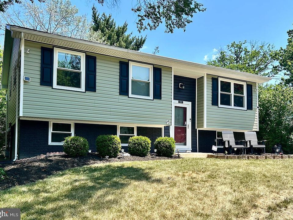 1st image of 8249 Victoria Rd