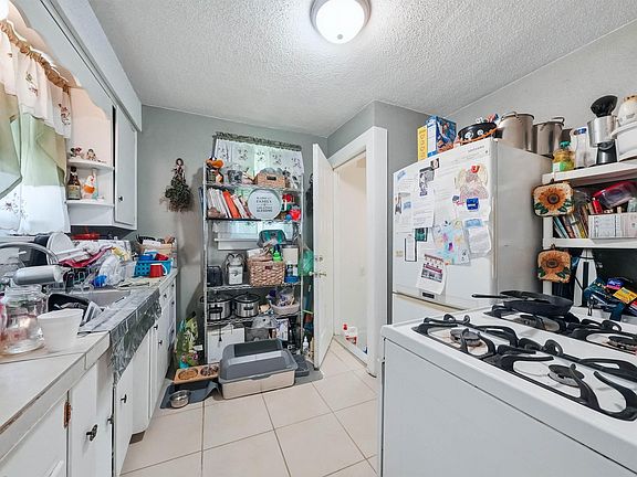 5th image of 2822 Central Dr