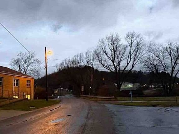 Exterior Neighborhood (street photo)