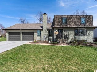 704 Hogan Dr, Papillion, NE 68046