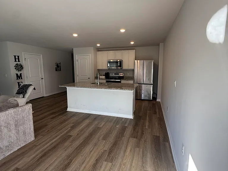 1510 Heritage Cir SE — Photo 8