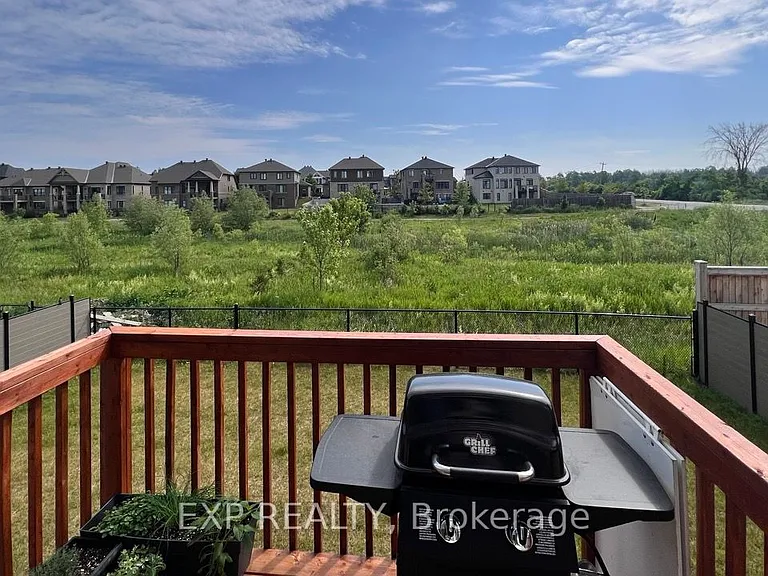 747 Coast Cir — Photo 31
