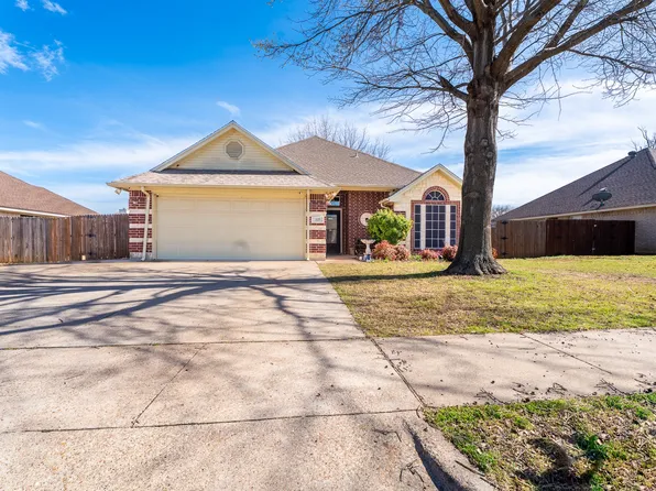 620 Arbor Ln, Burleson, TX 76028