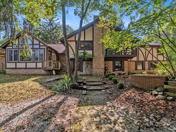 1300 Mead Rd, Rochester Hills, MI 48306