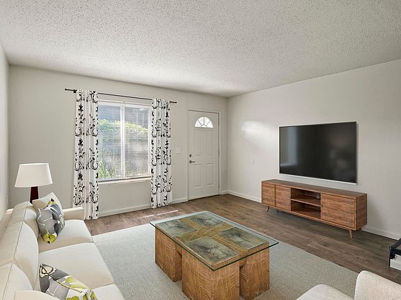 3rd image of 11120 Graben Dr #2B-1Ba-1000Sqft