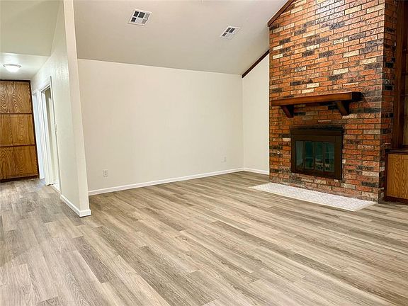 3rd image of 1800 Hillcrest Dr