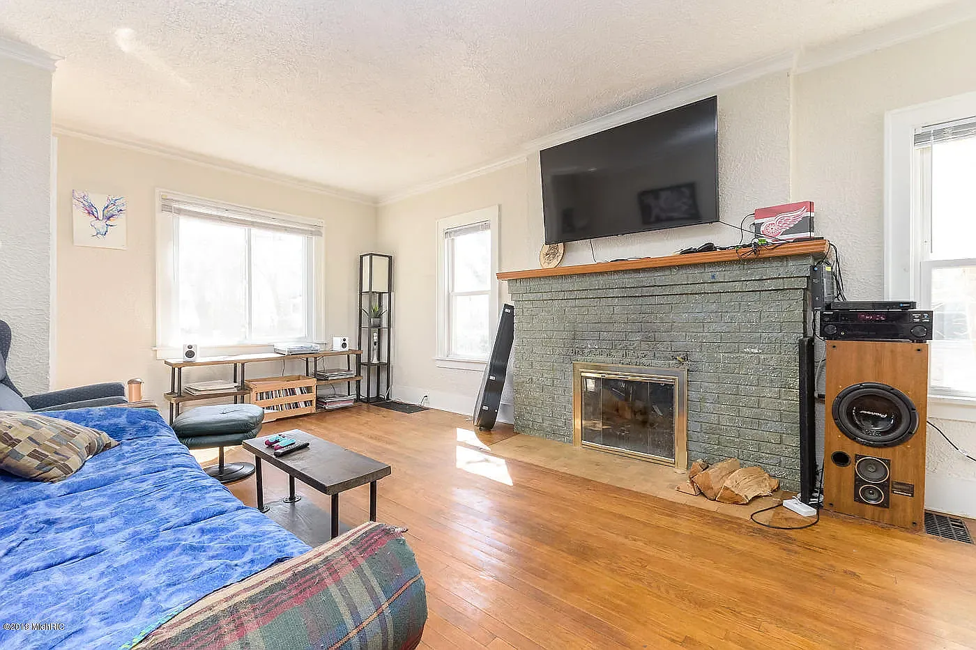 3 bed, 1.5 bath, 1298 sqft, $1,600 — Photo 3