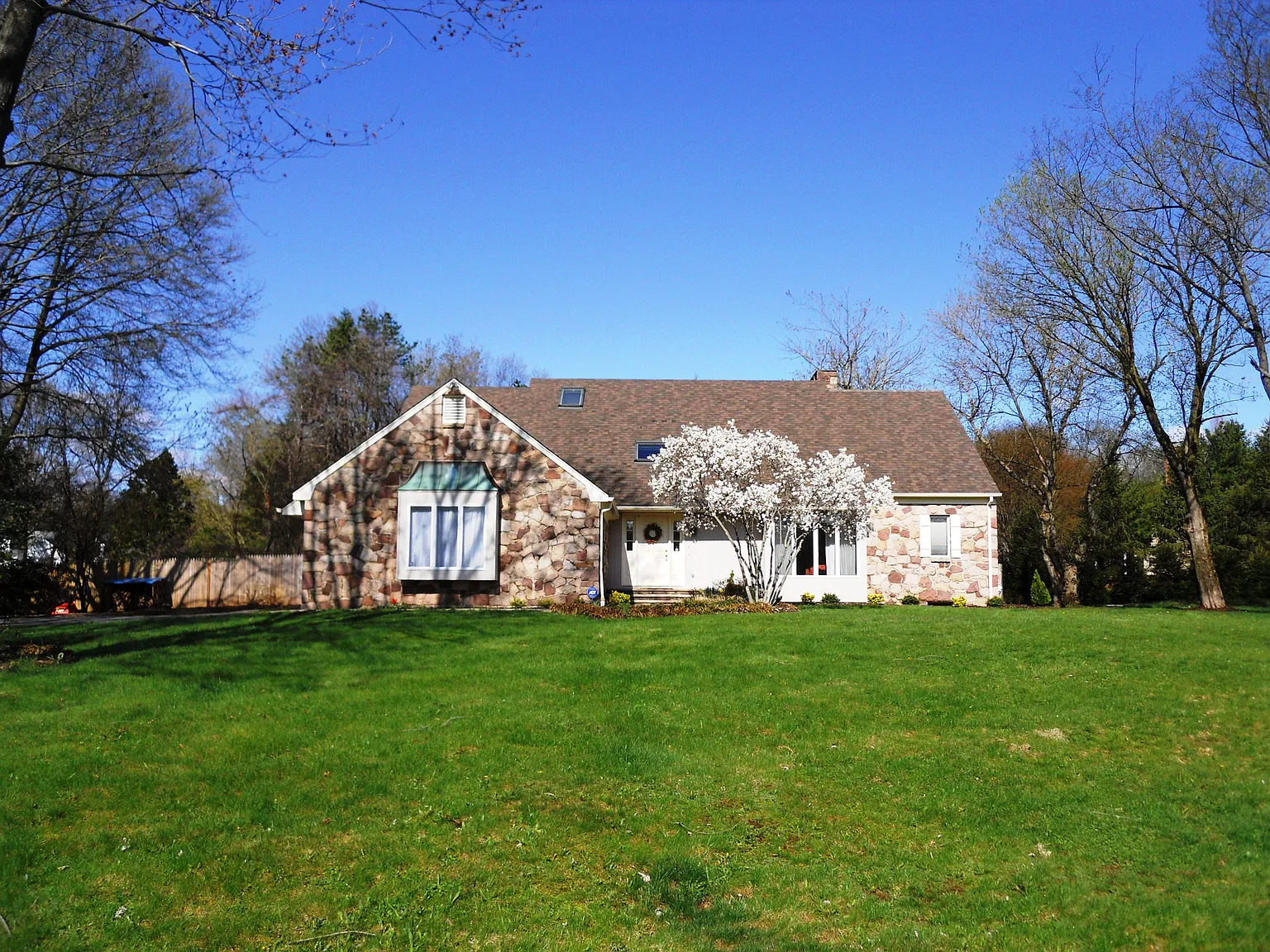 5 Foxcroft Dr photo 1