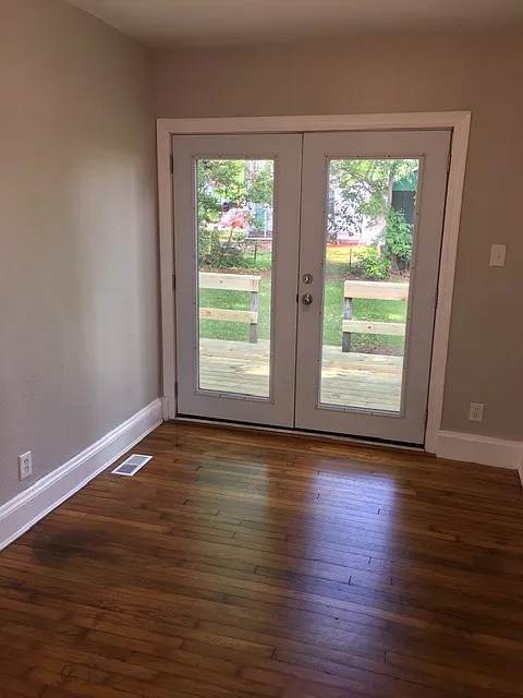3 bed, 1074 sqft, $2,100 — Photo 4