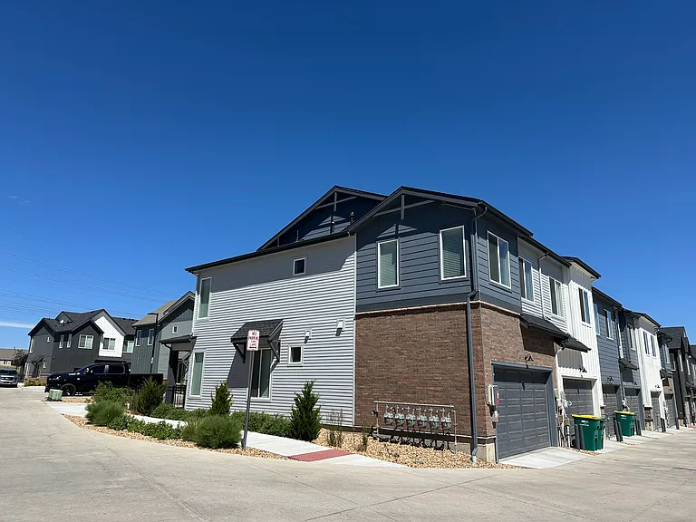 457 Millwall Cir — Photo 2