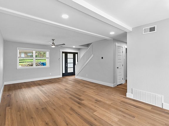 4th image of 506 Rogers Way