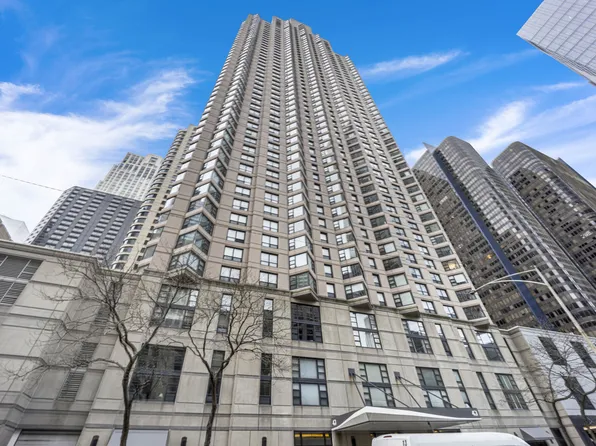 401 E Ontario St, Chicago, IL