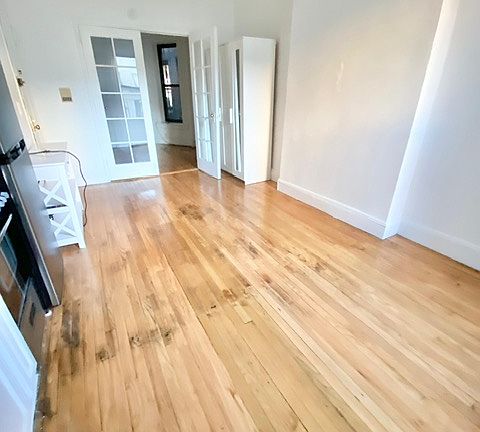 2nd image of 331 E 88th St APT 4C