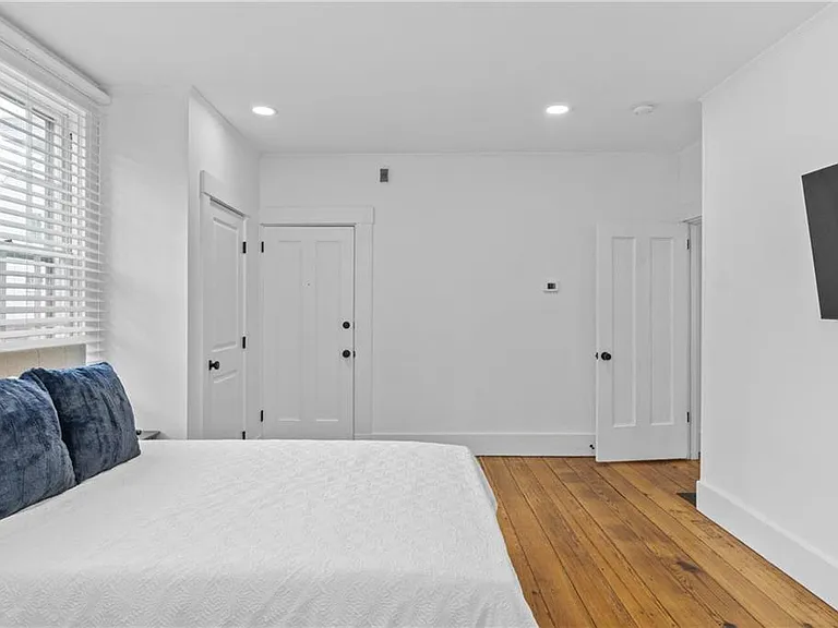 13 Sherman St — Photo 11