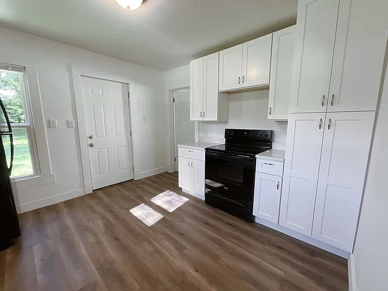 828 W Talmage St — Photo 5