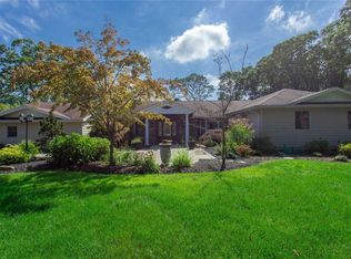 3 Beechwood Ct, Dix Hills, NY 11746
