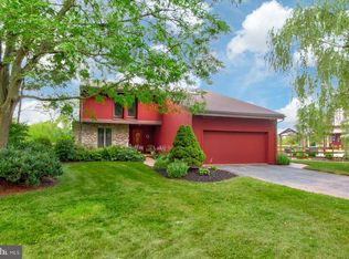 102 Country Walk Dr, Wrightsville, PA 17368