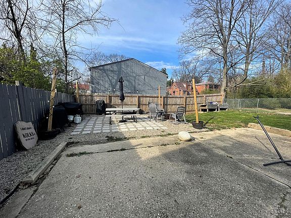 2nd image of 2854 Roseann Ln