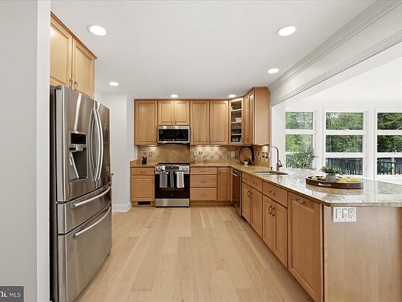 3rd image of 12194 Henderson Rd