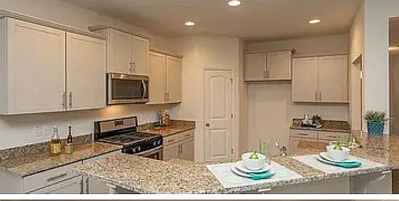 4th image of 30 Glendavis Hollow Dr