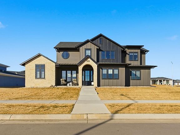 3rd image of 1130 E Madison St