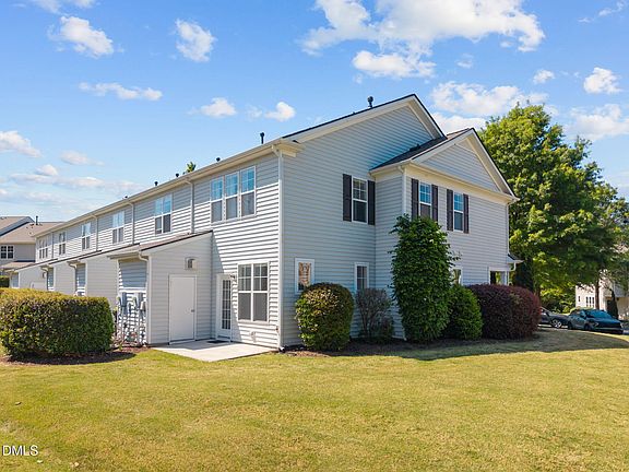 3rd image of 100 Stratford Lakes Dr Unit 129