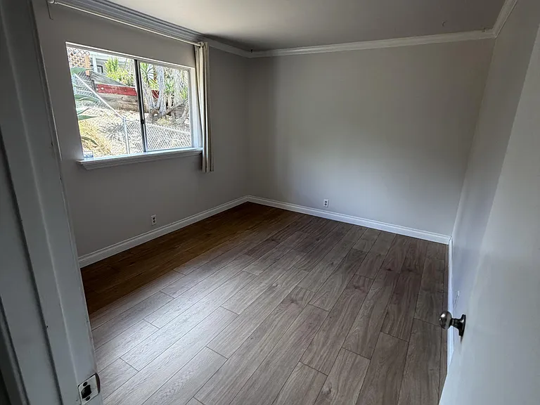 9303 Crest Dr — Photo 4