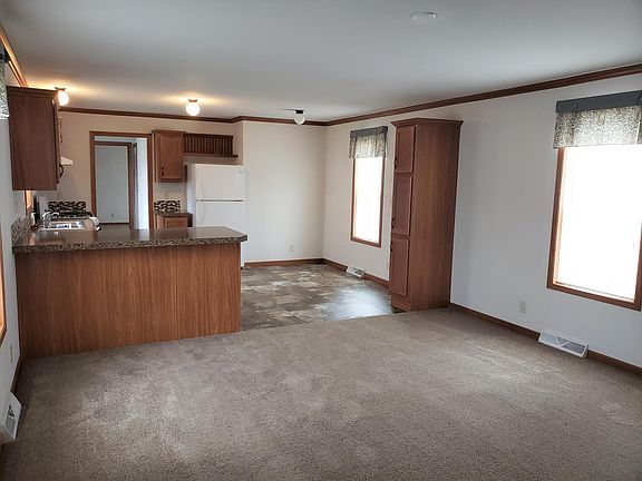 4th image of 261 Golfview Ct #261
