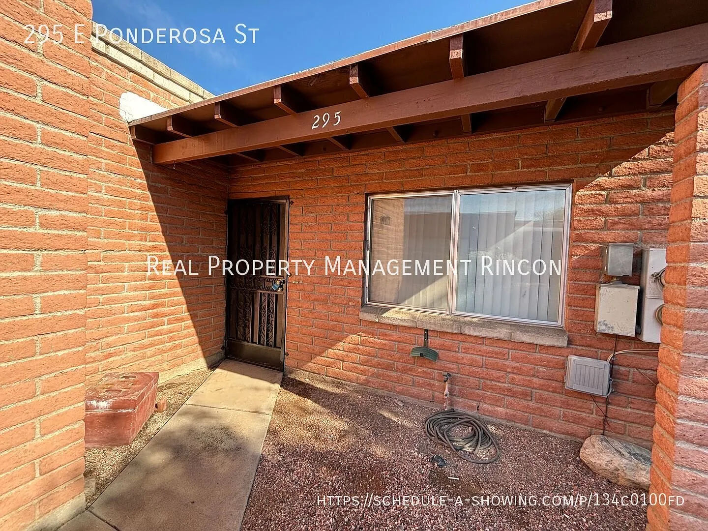 Lovely 3-Bed, 2-Bath Townhouse in Central Tucson! — Photo 2