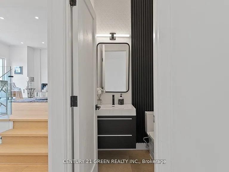 67 Bexhill Ave #MAIN 2ND FLOOR — Photo 13