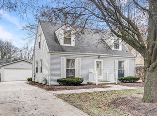 501 Sunset Dr, Elgin, IL 60123