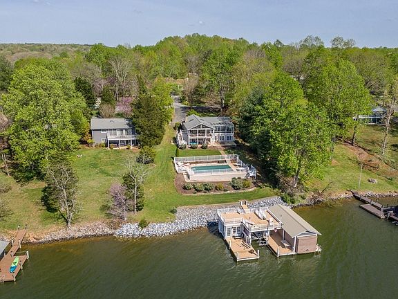 2nd image of 228 Pine Knob Cir