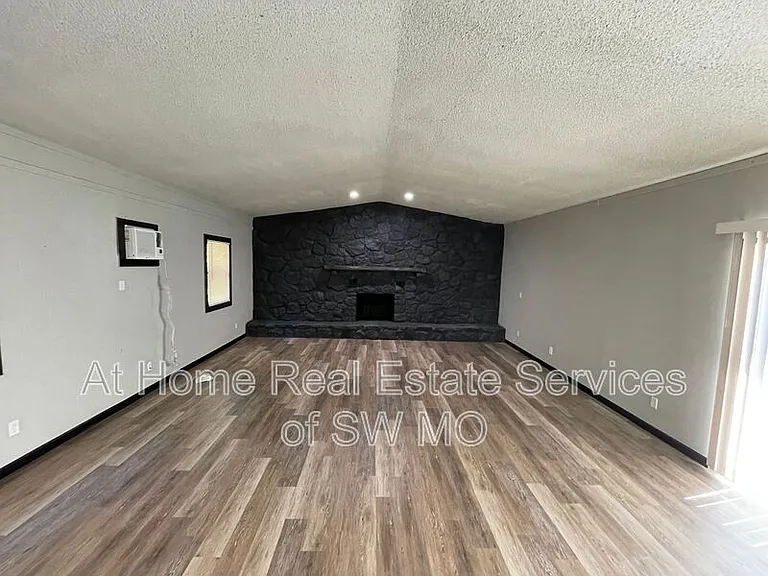2816 W Chicago St — Photo 7