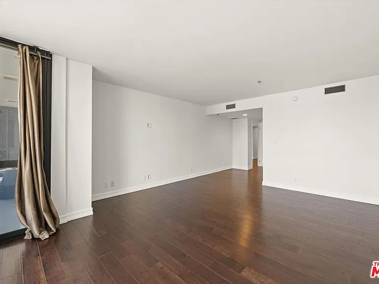 10660 Wilshire Blvd #705 — Photo 8