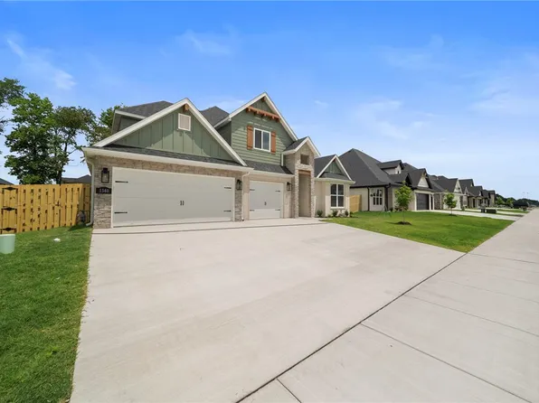 1340 Josephine Dr, Centerton, AR 72719