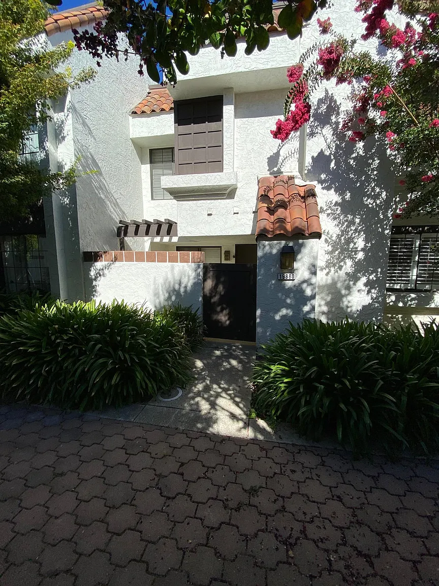 19880 Portal Plz photo 1