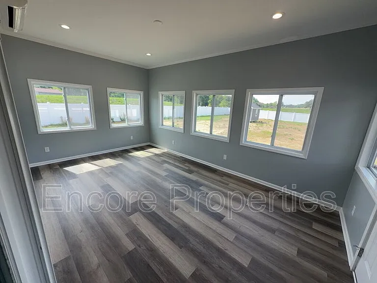 7704 Chestnut Creek Ct — Photo 14