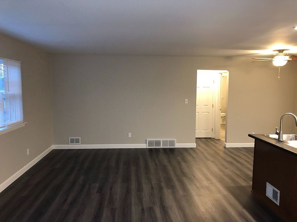1st image of 1571-1619 Roxbury Rd #1605E