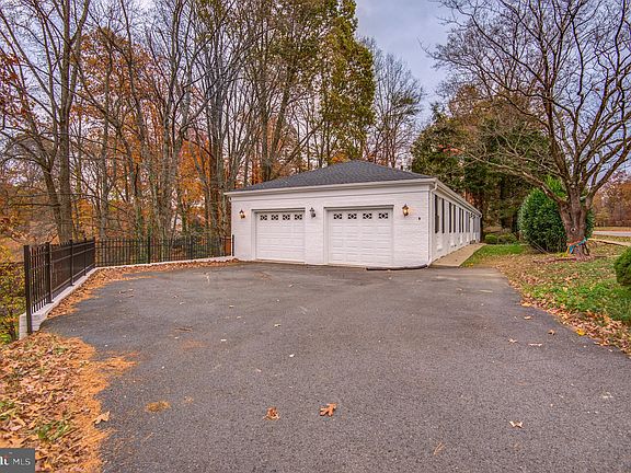 5th image of 4181 Waterway Dr