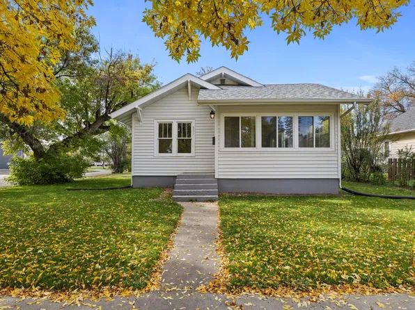 801 1st St NW, Minot, ND 58703