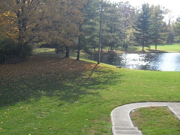 3rd image of 329 Creekbend Ln