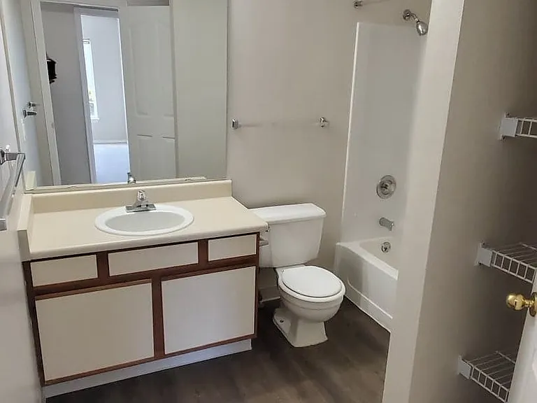 Parkwood Pointe Apartments — Photo 74