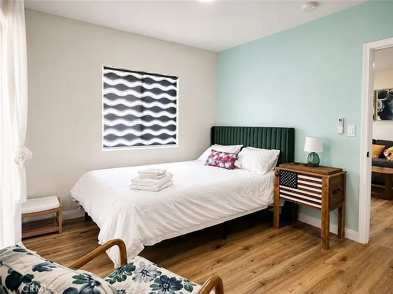 559 E Juanita Ave #B — Photo 4