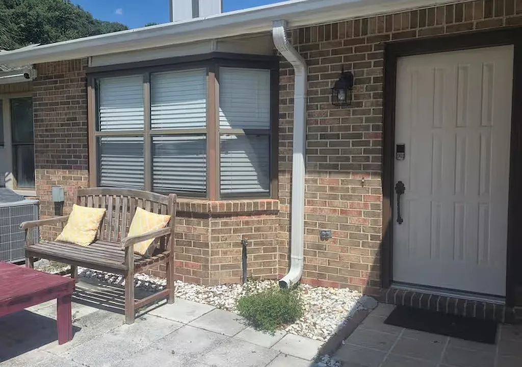 3 bed, 2196 sqft, $2,500 — Photo 1