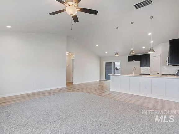 5th image of 2682 Laidlaw Dr