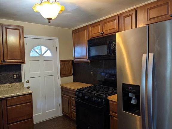 5th image of 303 Church St